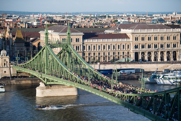 Augusztus végéig lezárják a forgalom elől a Szabadság-hidat, a Bartók Béla úton megkezdett építkezés miatt.
