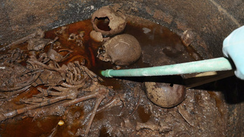 Három elázott csontvázat találtak a titokzatos egyiptomi szarkofágban