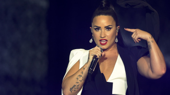 Túladagolás miatt kórházba került Demi Lovato, de állítólag nem herointól