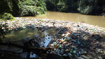 A Maros folyót is elérte a műanyag-apokalipszis