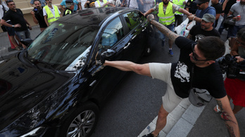 Uber-sofőrökre támadtak, majd sztrájkba léptek a taxisok Barcelonában