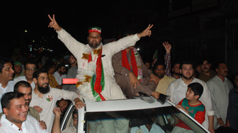 Imran Hán egykori krikettsztár pártja győzött a pakisztáni választáson
