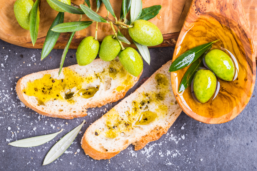 Kelesztés nélküli, mediterrán kenyér: sonkával és sajttal az igazi