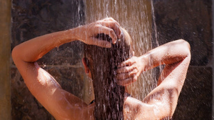 Tényleg jobban hűsít a hideg zuhany, mint a langyos vagy a meleg?