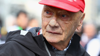 Kórházba került Niki Lauda, az intenzíven is ápolták