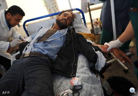 Egy helyi orvos közölte: a szombati harcokban legalább 28-an meghaltak és száz sebesült van