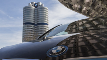 Több mint 300 ezer autót hív vissza a BMW Európában
