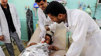 Piacot és buszt ért találat Jemenben, sok gyerek is meghalt