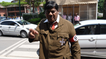 Hitlernek öltözött egy indiai honatya