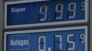 Egy liter benzin 2600 forintért