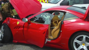 Családi autó zúzta le a Ferrarit