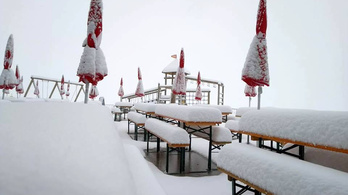 30-40 centiméter hó esett az osztrák Alpokban