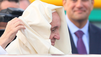 Bocsánatot kért a pápa az egyházi visszaélések miatt