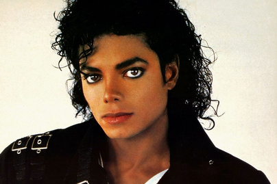 Michael Jackson fogadott magyar fia már 28 éves – Megnősült és apa lett