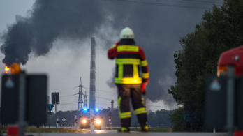 Robbanás egy német erőműben, 200 tűzoltó küzd a lángokkal