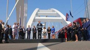 Átadták az utolsó újjáépített Duna-hidat