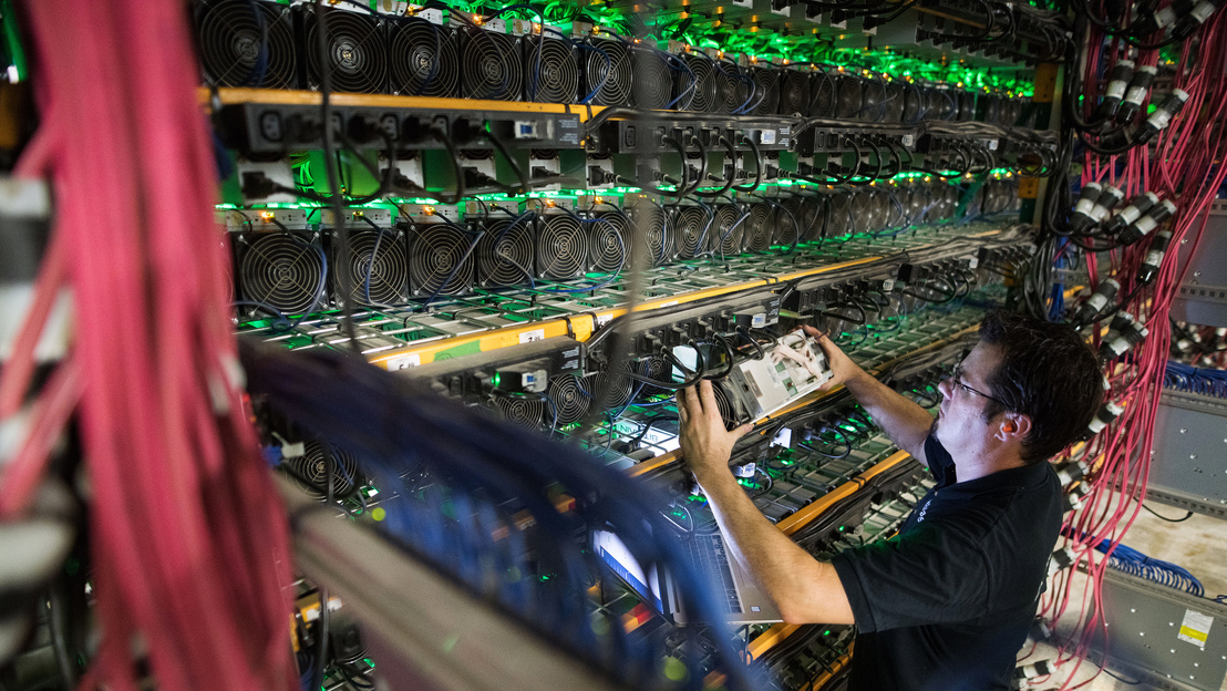 bitcoin gép szingapúr hogyan lehet pénzt keresni egy kis pénz befektetésével