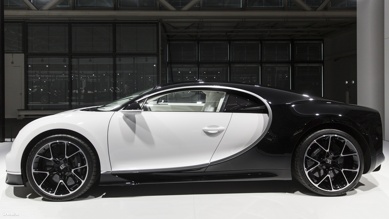 Bugatti Chiron, 2018. A Veyron észvesztő sikere után a Bugatti még tudta emelni a tétet és a lécet. A 2016-ban bemutatott Chiron 8 literes, 16 hengeres, 1500 lóerős motorja olyan erős, mint az eszelős nyolcvanas évek Forma-1-es turbómotorjai. A dizájn nem sokat változott, a szteroidokon nevelt katicabogár az oldalára kapott jellegzetes kunkori íveket, amikről azonnal felismerhető az a pár száz autó, ami a gyárból eddig kigördült.