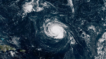 Egy óra alatt 3-asból 4-es fokozatú hurrikán lett Florence