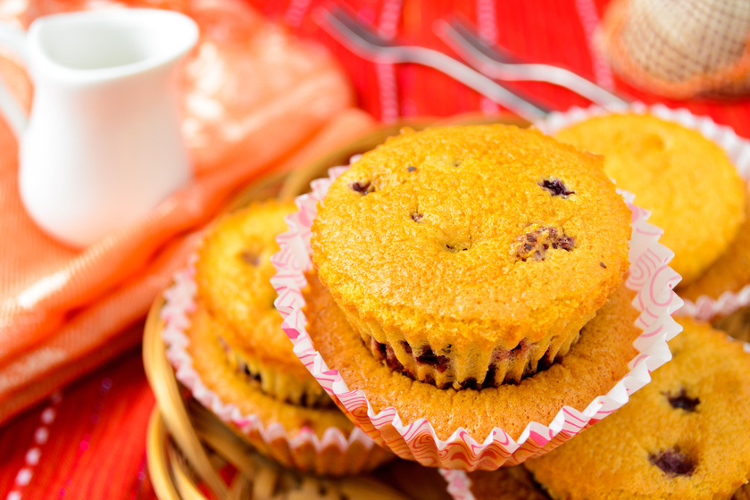 Liszt- és cukormentes, narancsos muffin ribizlivel: isteni, diétás, újévi desszert