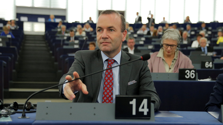 Az Európai Néppárt frakcióvezetője megszavazza a Sargentini-jelentést