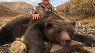Halálos fenyegetéseket kap a volt hokis, aki levadászott grizzlyvel dicsekedett