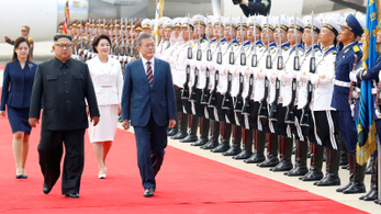 11 év után ma először fogadták a dél-koreai elnököt Észak-Koreában