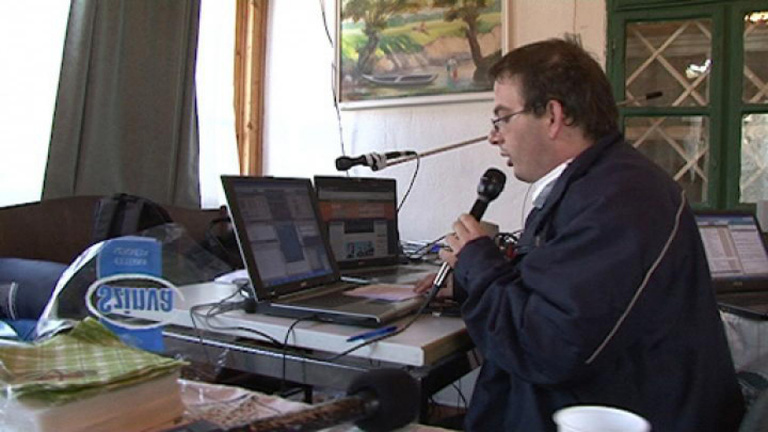 Egyedülálló rádióállomás a devecseri plébánián