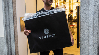 605 milliárd forintért kelt el a Versace