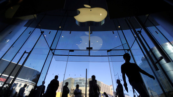 Ipari kémkedéssel vádolják az Apple-t