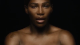 Serena Williams félmeztelenül énekelve lépett ki a komfortzónájából