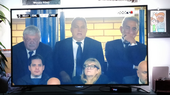Schmidt Máriával, Csányival és egy török üzletemberrel nézi Orbán a Vidi-meccset