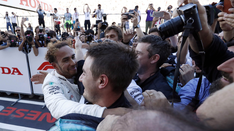 Hamilton-győzelem és Vettel-dráma Japánban