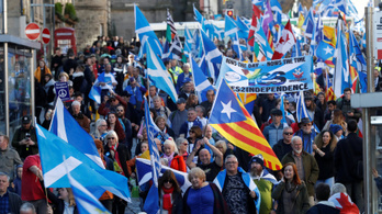 Több ezren tüntettek Edinburgh-ban Skócia függetlenségéért