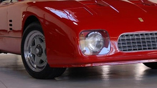 Egyedi Ferrari gombokért, vakoknak