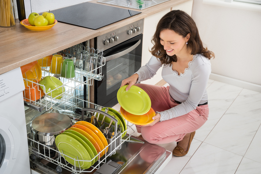 Minden makulátlanul tiszta lesz, ha így pakolod be a mosogatógépet: nem mindegy, mi hova kerül