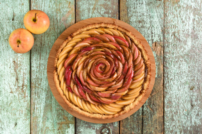 Fantasztikus almás pite sok gyümölccsel: mutatós, és nagyon omlós a tésztája