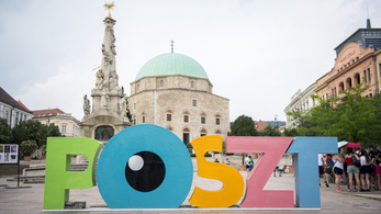 Pécsi Stop: a pécsi színházfesztivál szervezői milliókat áramoltattak a saját cégükbe
