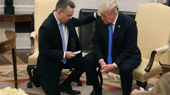 Trump a Fehér Házban fogadta a Törökországból kiengedett tiszteletest