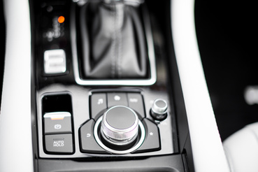 A Mazda i-Drive-ja: a gombokkal nincs baj, de az interfész egy katyvasz