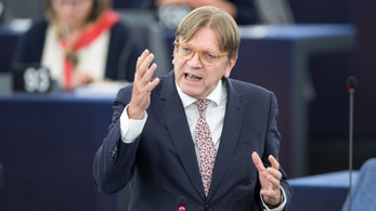 Verhofstadt: Orbánék közpénzből építettek hazugsággyárat