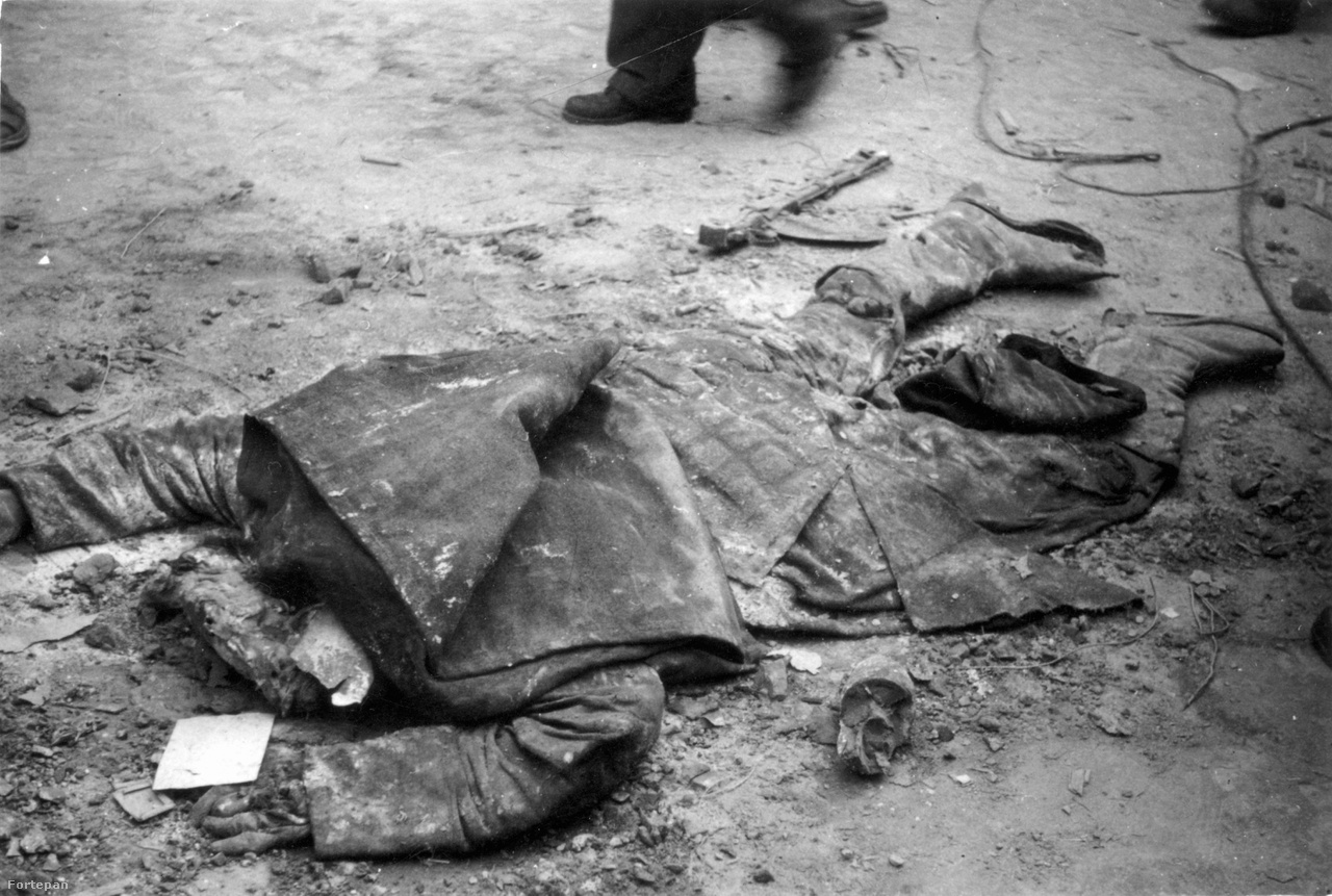 Szovjet katona mésszel leöntött holtteste, harckocsira dobott molotov-koktél ölhette meg.