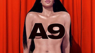 Kim Kardashian új félmeztelen fotóinál sokkal meglepőbb, amit bevallott magáról