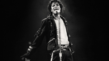 Elárverezik Michael Jackson legendás fekete dzsekijét