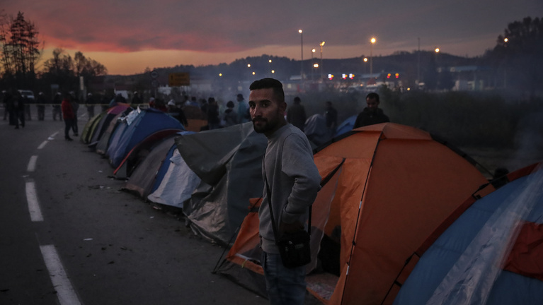 Veszélyes játékot űznek a menekültek a horvát–bosnyák határon