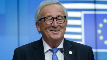Juncker magyar történelemkönyvet kapott ajándékba