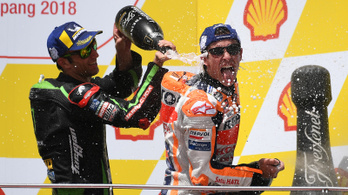 Márquez ajándékba kapott egy győzelmet, Rossi bukott előtte