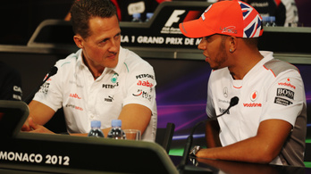 Hamilton rámegy Schumacherre
