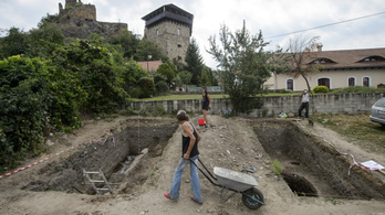 Európai jelentőségű leleteket találtak a füleki várban