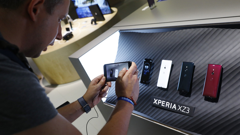 Tévének kiváló a Sony Xperia XZ3 mobil